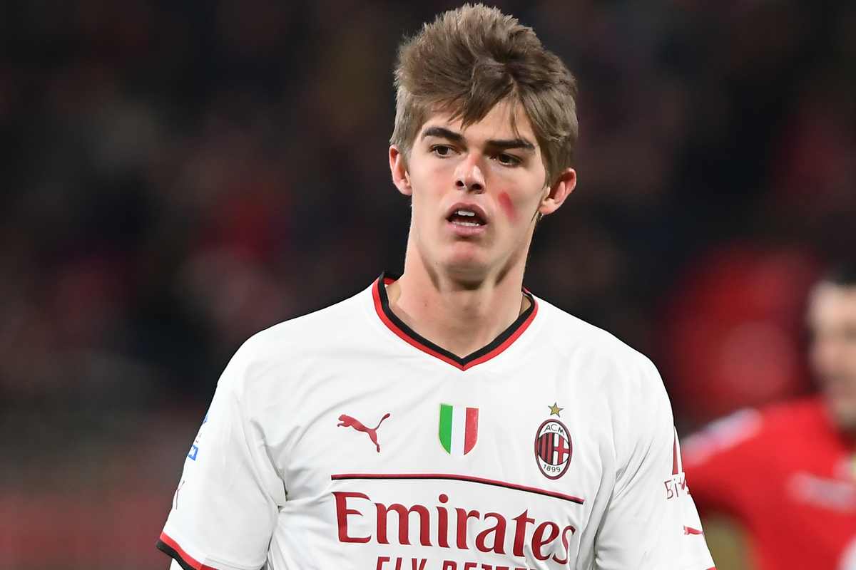 De Ketelaere resta al Milan