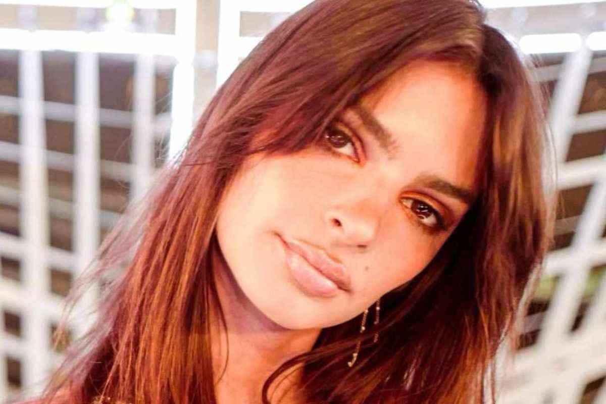 Emily Ratajkowski abito scoperto scollatura minigonna