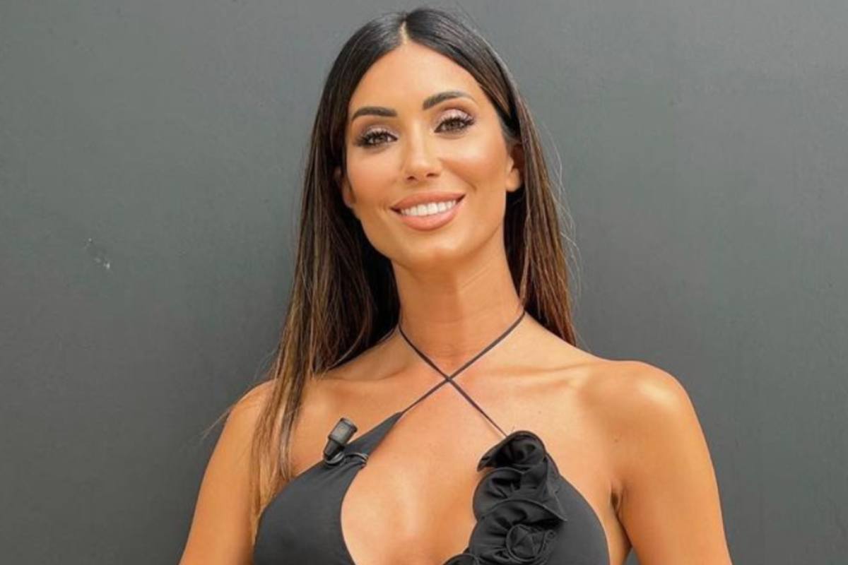 Camicetta biricchina: Federica Nargi fa impazzire i fan