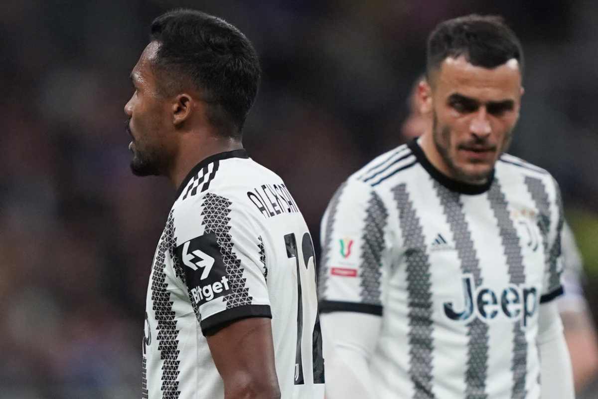 Alex Sandro dalla Juventus al Milan