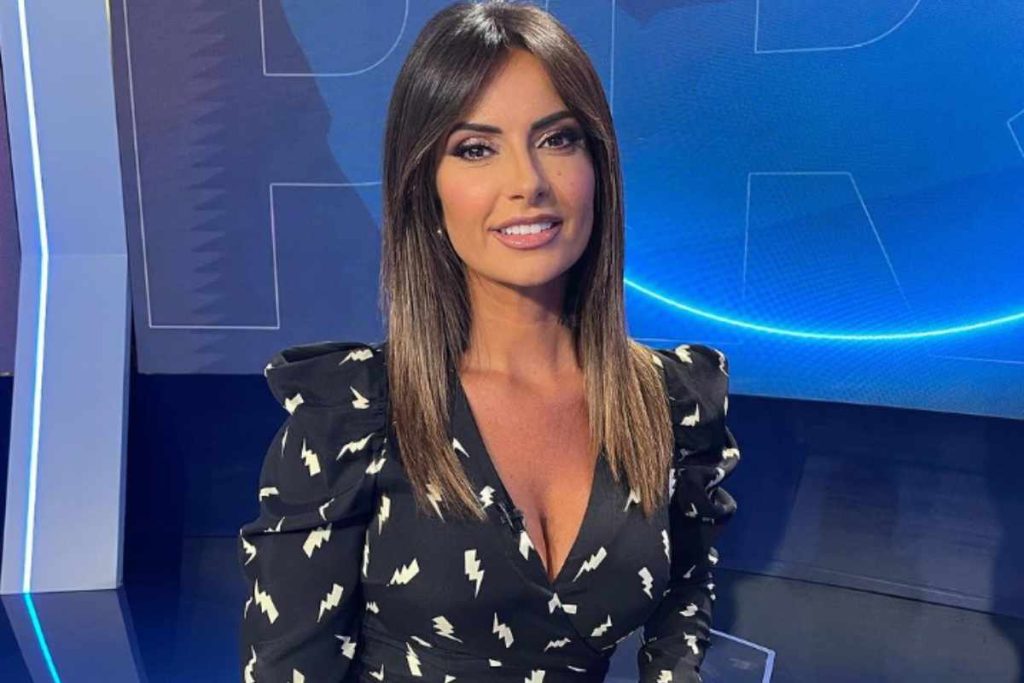 Lato A Straripante: Monica Bertini Esagerata Sotto La Doccia